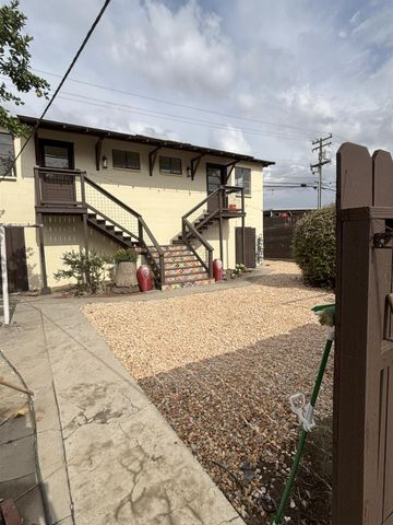 718 6th St, Modesto, CA 95354