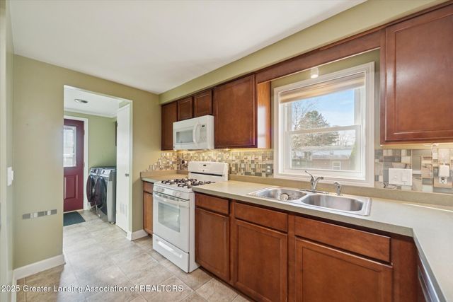 4123 Balmoral Drive, Lansing, MI 48911