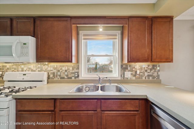 4123 Balmoral Drive, Lansing, MI 48911