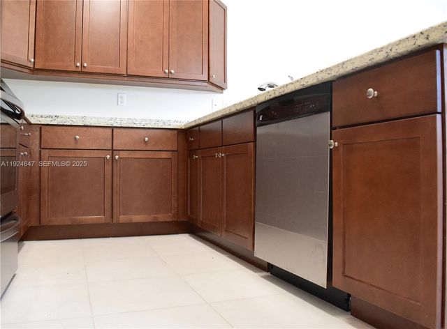 8464 W Mcnab Rd, Tamarac, FL 33321