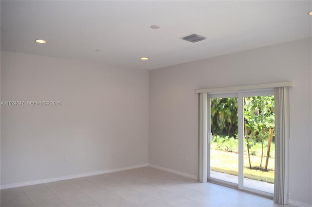 8464 W Mcnab Rd, Tamarac, FL 33321