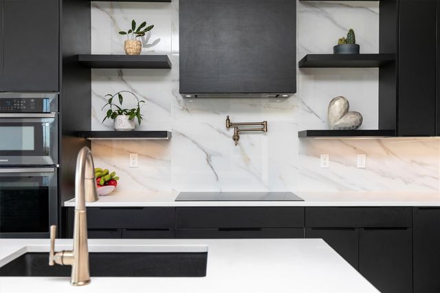 14725 Stonecrop Drive, Urbandale, IA 50323