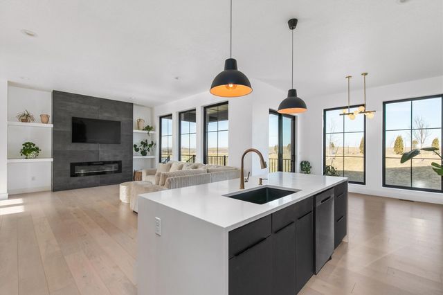 14725 Stonecrop Drive, Urbandale, IA 50323