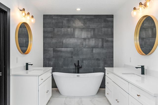 14725 Stonecrop Drive, Urbandale, IA 50323