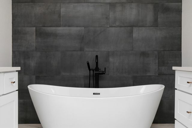 14725 Stonecrop Drive, Urbandale, IA 50323