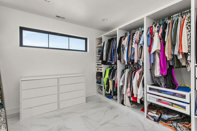 14725 Stonecrop Drive, Urbandale, IA 50323