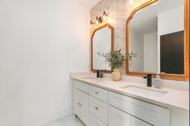 14725 Stonecrop Drive, Urbandale, IA 50323