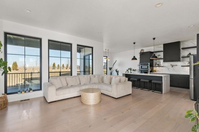 14725 Stonecrop Drive, Urbandale, IA 50323