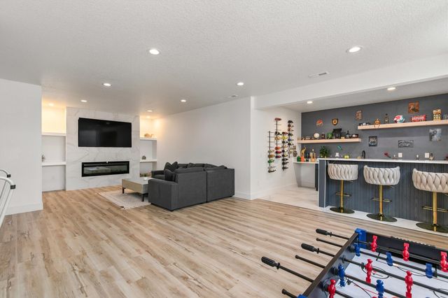 14725 Stonecrop Drive, Urbandale, IA 50323