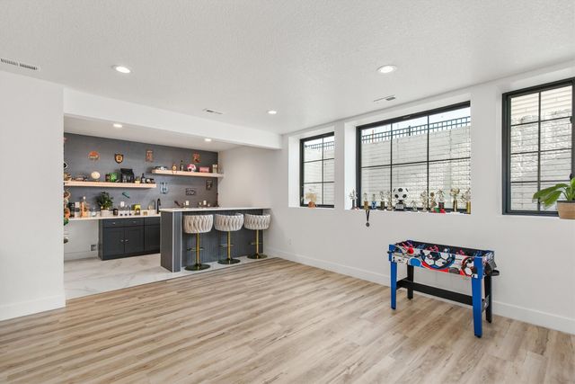 14725 Stonecrop Drive, Urbandale, IA 50323