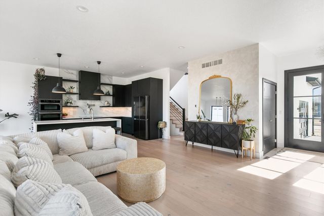 14725 Stonecrop Drive, Urbandale, IA 50323