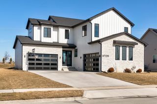 14725 Stonecrop Drive, Urbandale, IA 50323