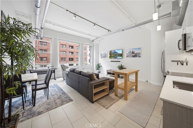 939 S Broadway, Los Angeles, CA 90015