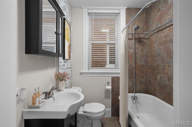 6227 Victoria Avenue, St Louis, MO 63139