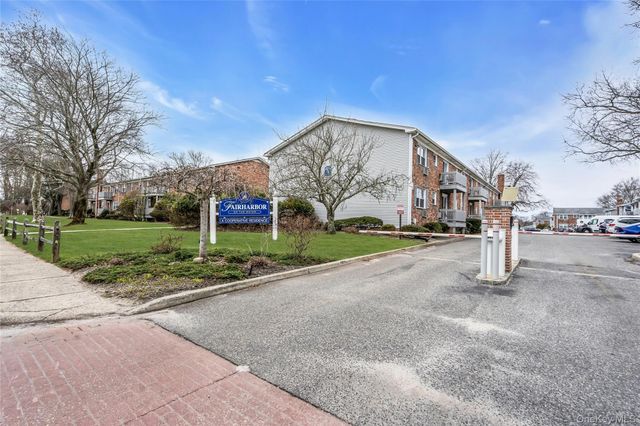 43 Fair Harbor Drive 43 Building 3, Patchogue, NY 11772