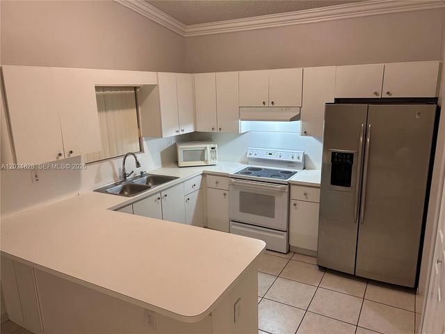 14956 SW 39th St, Miami, FL 33185
