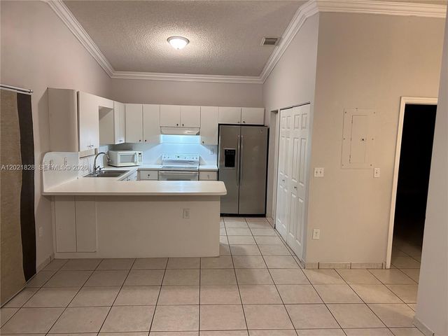 14956 SW 39th St, Miami, FL 33185