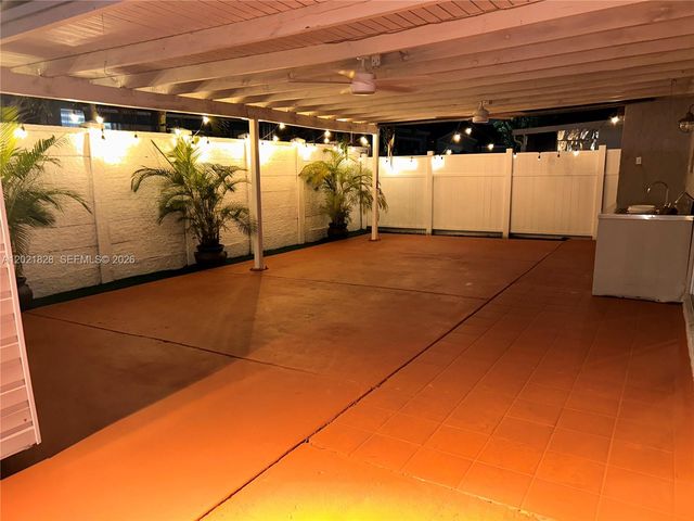 14956 SW 39th St, Miami, FL 33185