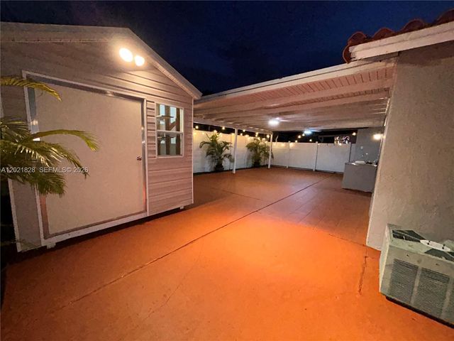 14956 SW 39th St, Miami, FL 33185