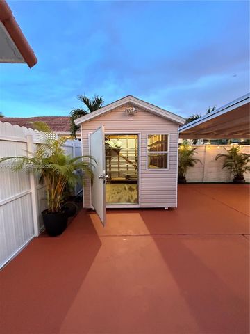 14956 SW 39th St, Miami, FL 33185