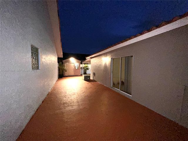 14956 SW 39th St, Miami, FL 33185