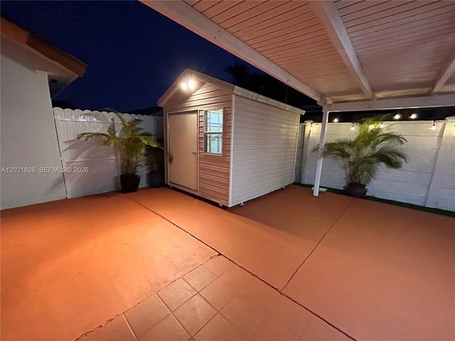 14956 SW 39th St, Miami, FL 33185