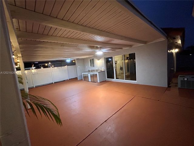 14956 SW 39th St, Miami, FL 33185