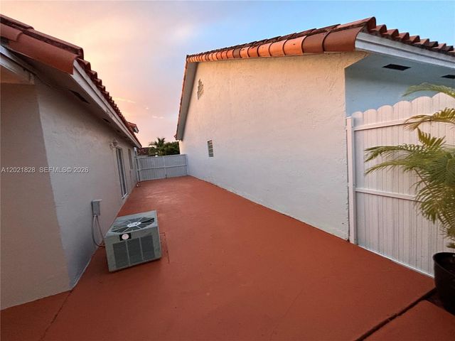 14956 SW 39th St, Miami, FL 33185
