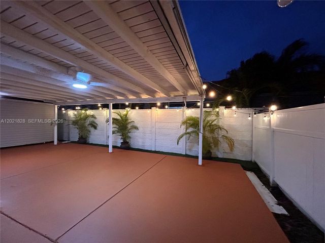 14956 SW 39th St, Miami, FL 33185