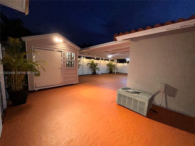 14956 SW 39th St, Miami, FL 33185