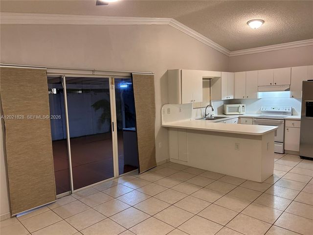 14956 SW 39th St, Miami, FL 33185