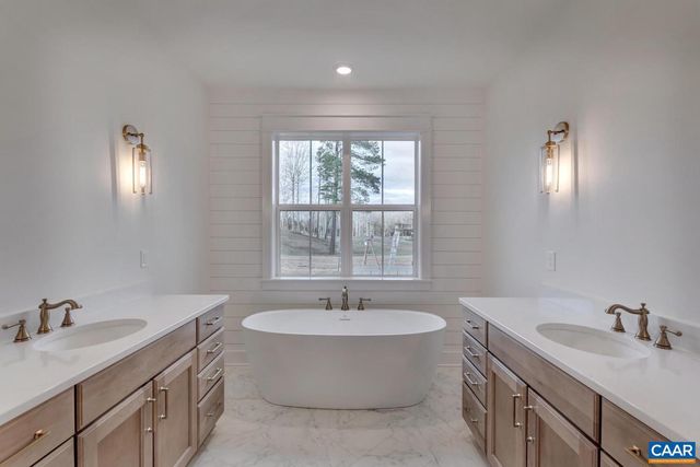4 JARMANS GAP RD, Crozet, VA 22932