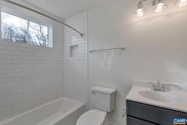 4 JARMANS GAP RD, Crozet, VA 22932