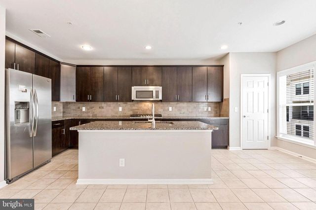 3040 RITTENHOUSE CIR, Fairfax, VA 22031