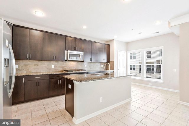 3040 RITTENHOUSE CIR, Fairfax, VA 22031