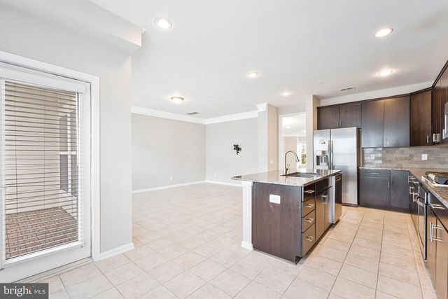 3040 RITTENHOUSE CIR, Fairfax, VA 22031