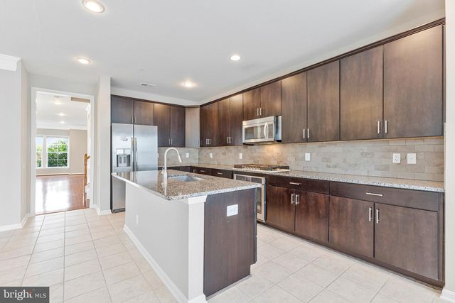 3040 RITTENHOUSE CIR, Fairfax, VA 22031