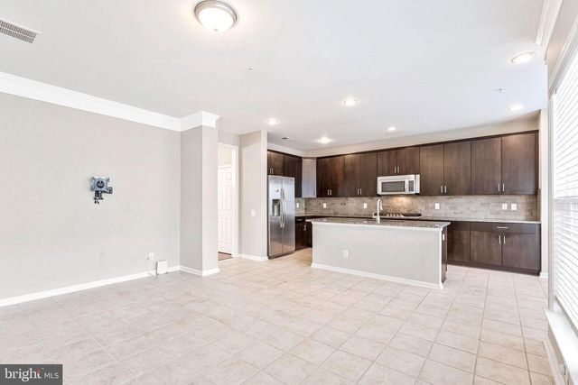 3040 RITTENHOUSE CIR, Fairfax, VA 22031