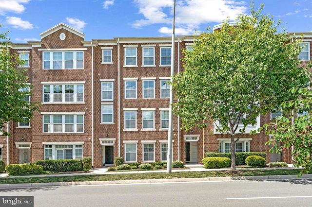 3040 RITTENHOUSE CIR, Fairfax, VA 22031