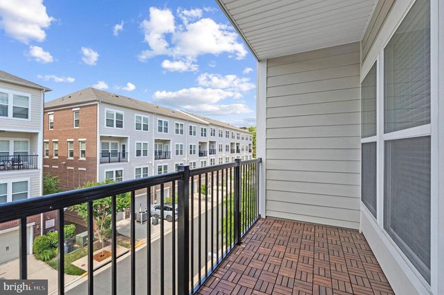 3040 RITTENHOUSE CIR, Fairfax, VA 22031