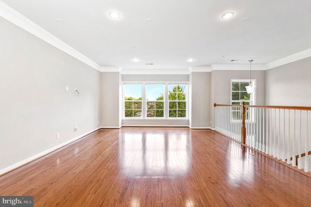3040 RITTENHOUSE CIR, Fairfax, VA 22031