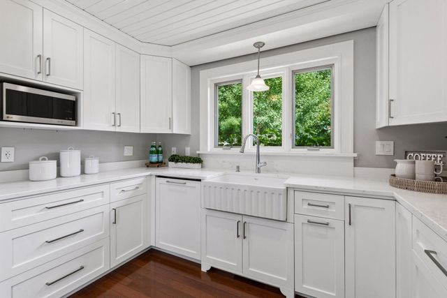 10441 Lee Drive, Eden Prairie, MN 55347