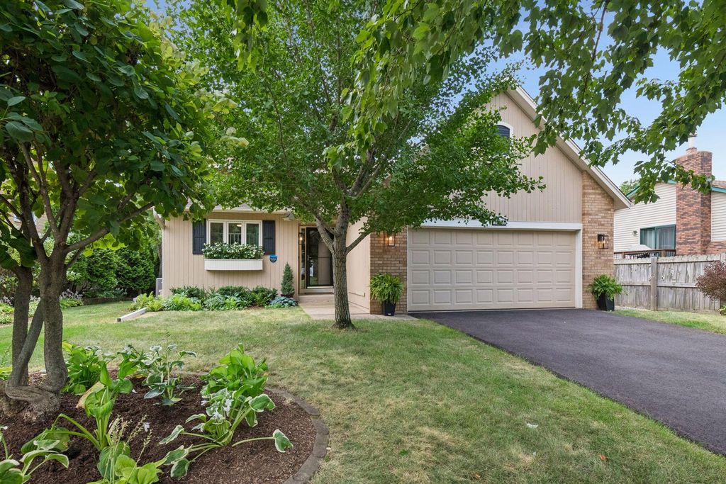 10441 Lee Drive, Eden Prairie, MN 55347