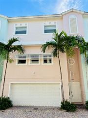 451 NE 1st St, Pompano Beach, FL 33060