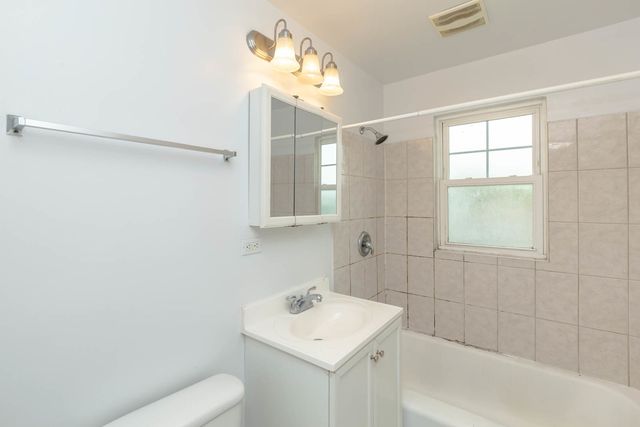 4258 W Nelson Street 2, Chicago, IL 60641