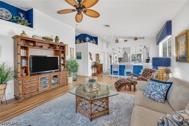 1562 Weybridge CIR 31, Naples, FL 34110