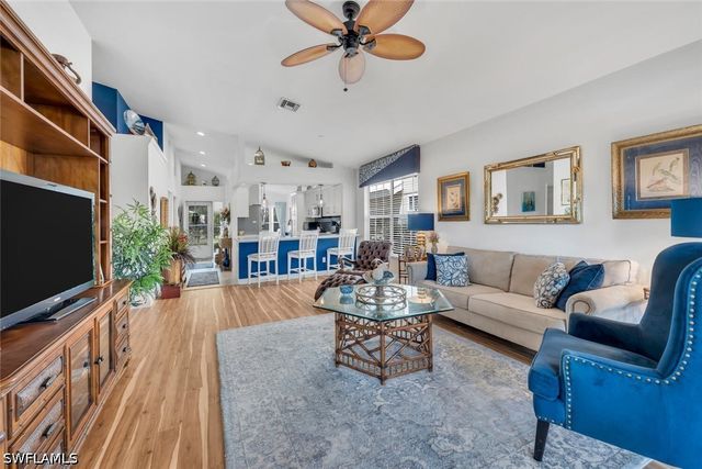 1562 Weybridge CIR 31, Naples, FL 34110