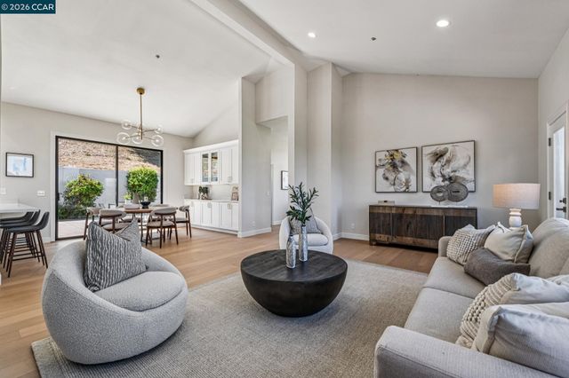 6 Tanglewood Lane, Lafayette, CA 94549