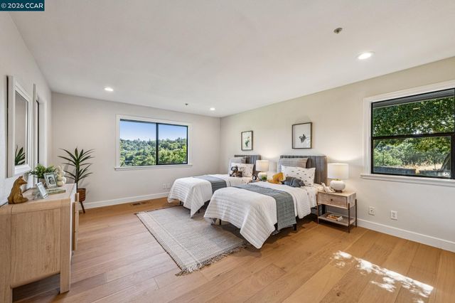 6 Tanglewood Lane, Lafayette, CA 94549