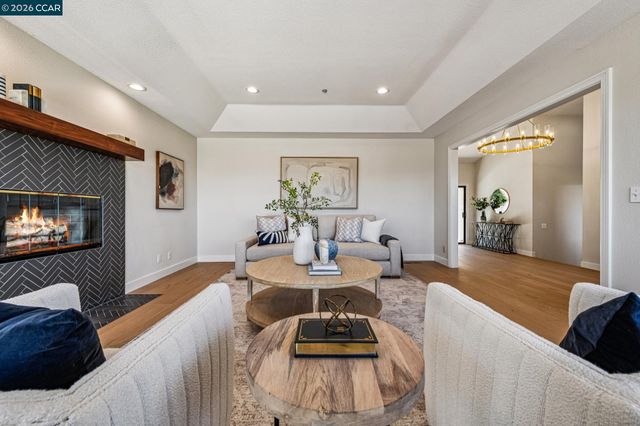 6 Tanglewood Lane, Lafayette, CA 94549